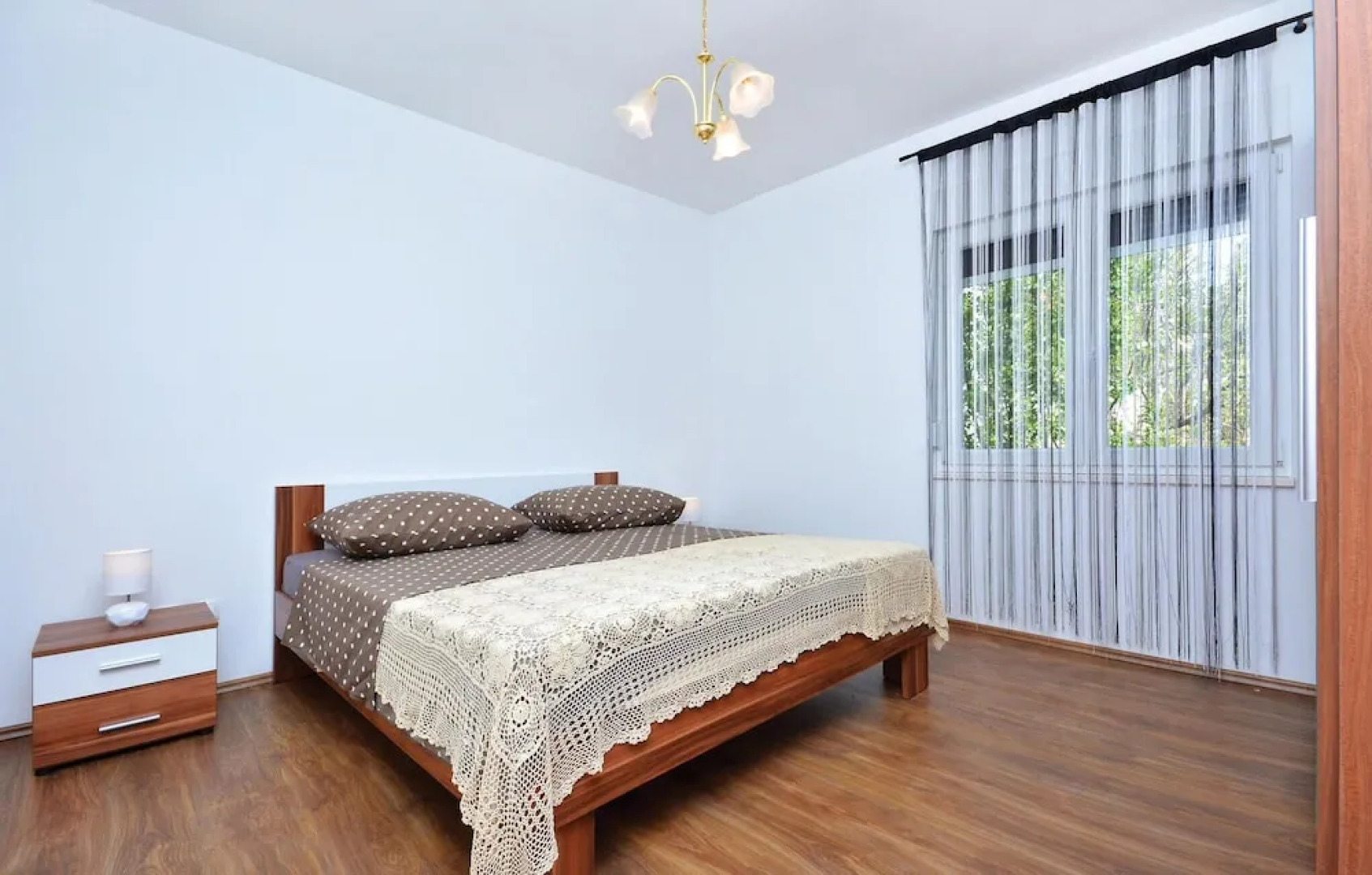 Stunning Home in Srinjine With Wifi and 4 Bedrooms