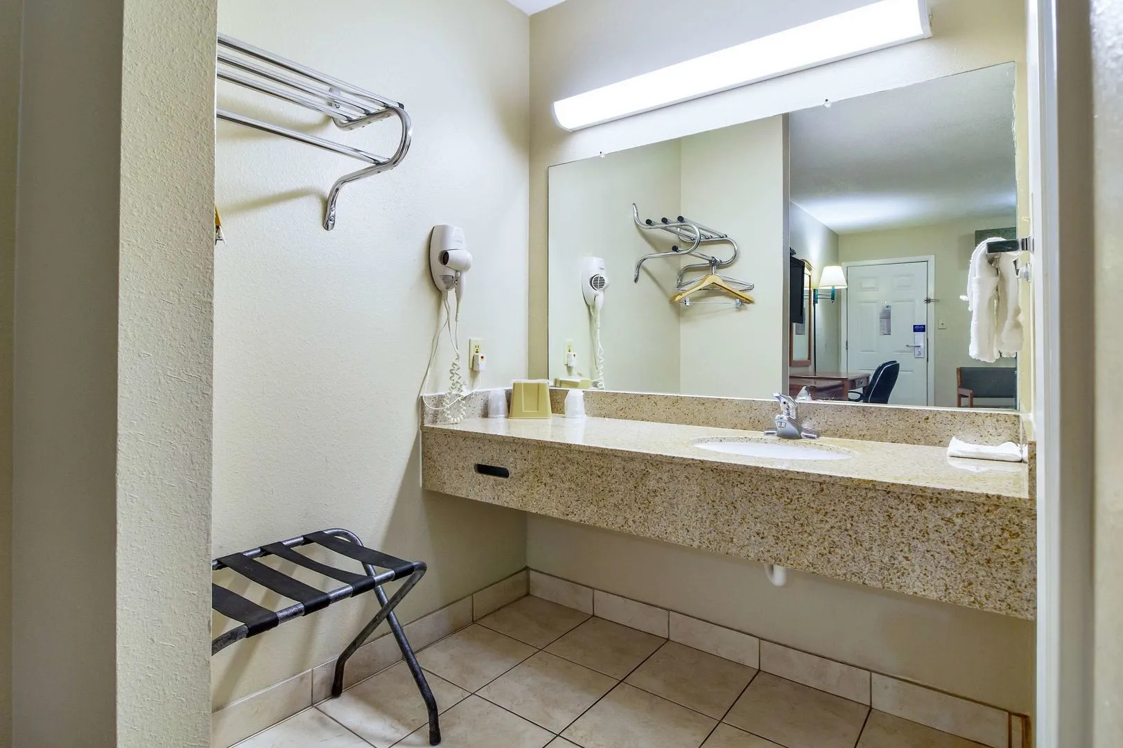 Scottish Inn & Suites