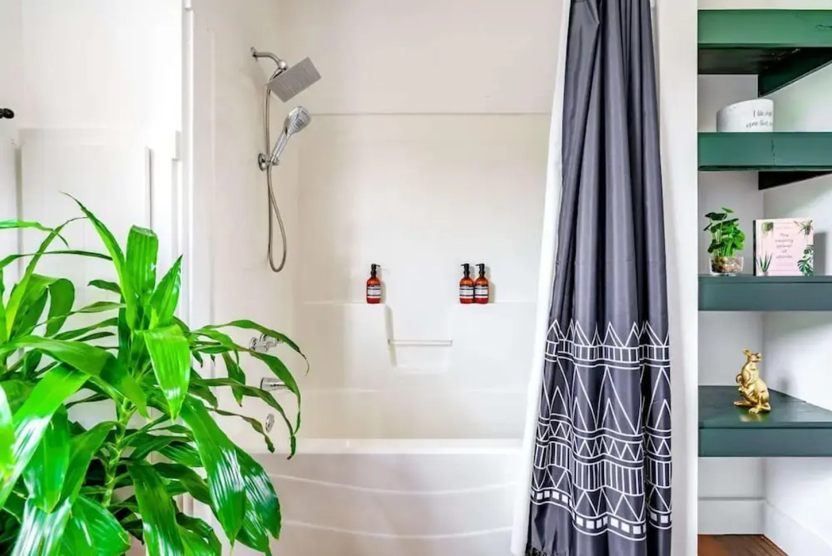 Prime Location Top Rated Clean Parking Free