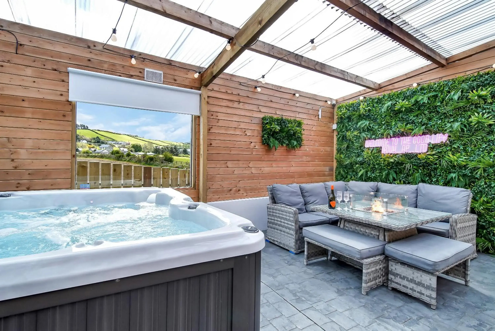 New Glenside Cottage sleeping 4 guests