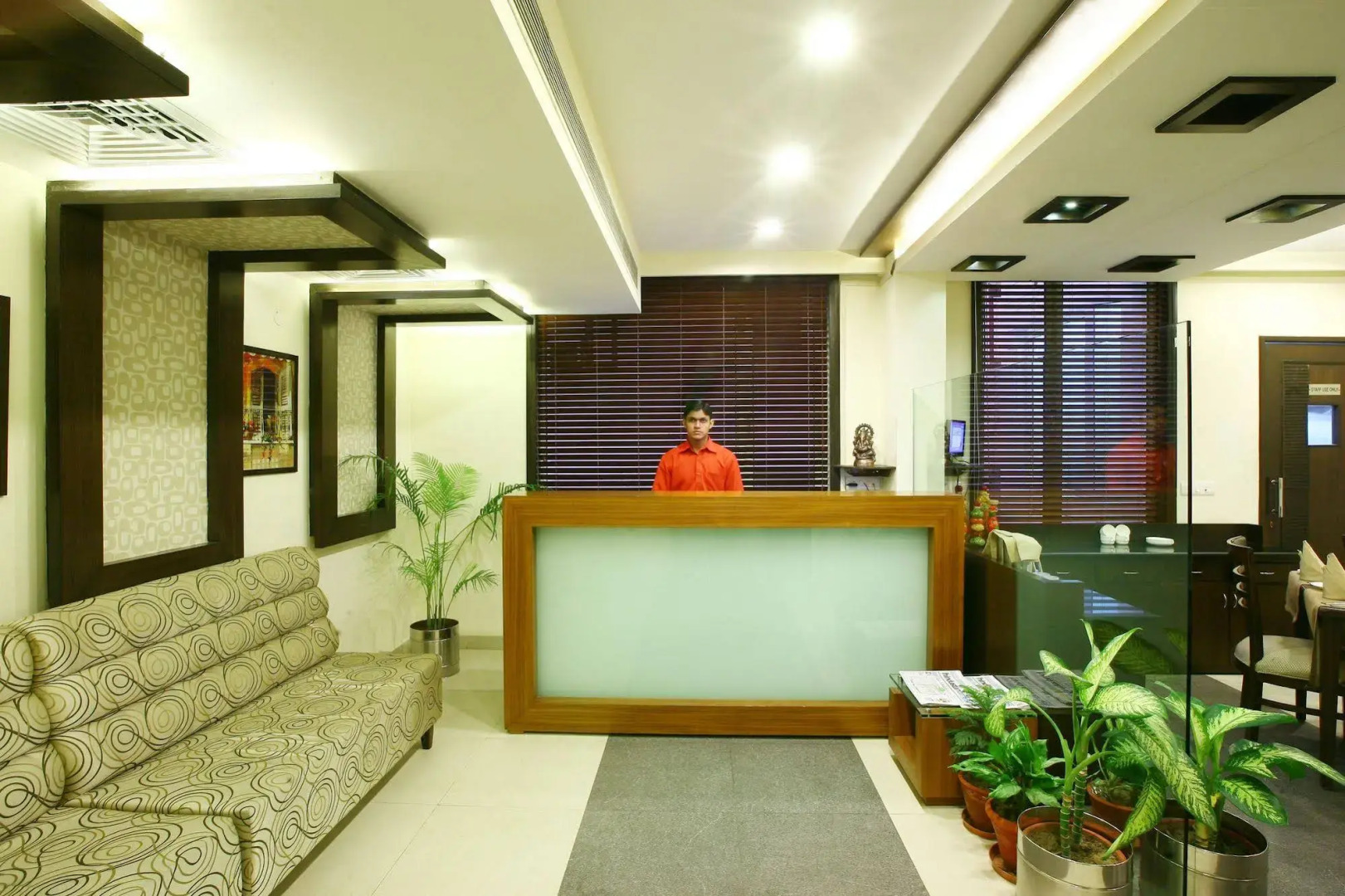 Karon Hotel - Lajpat Nagar