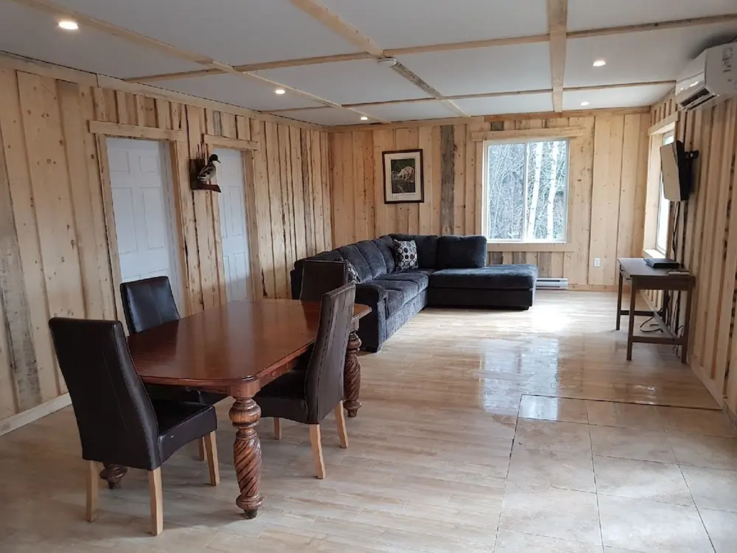 Striper Fishing & Hunting Lodge