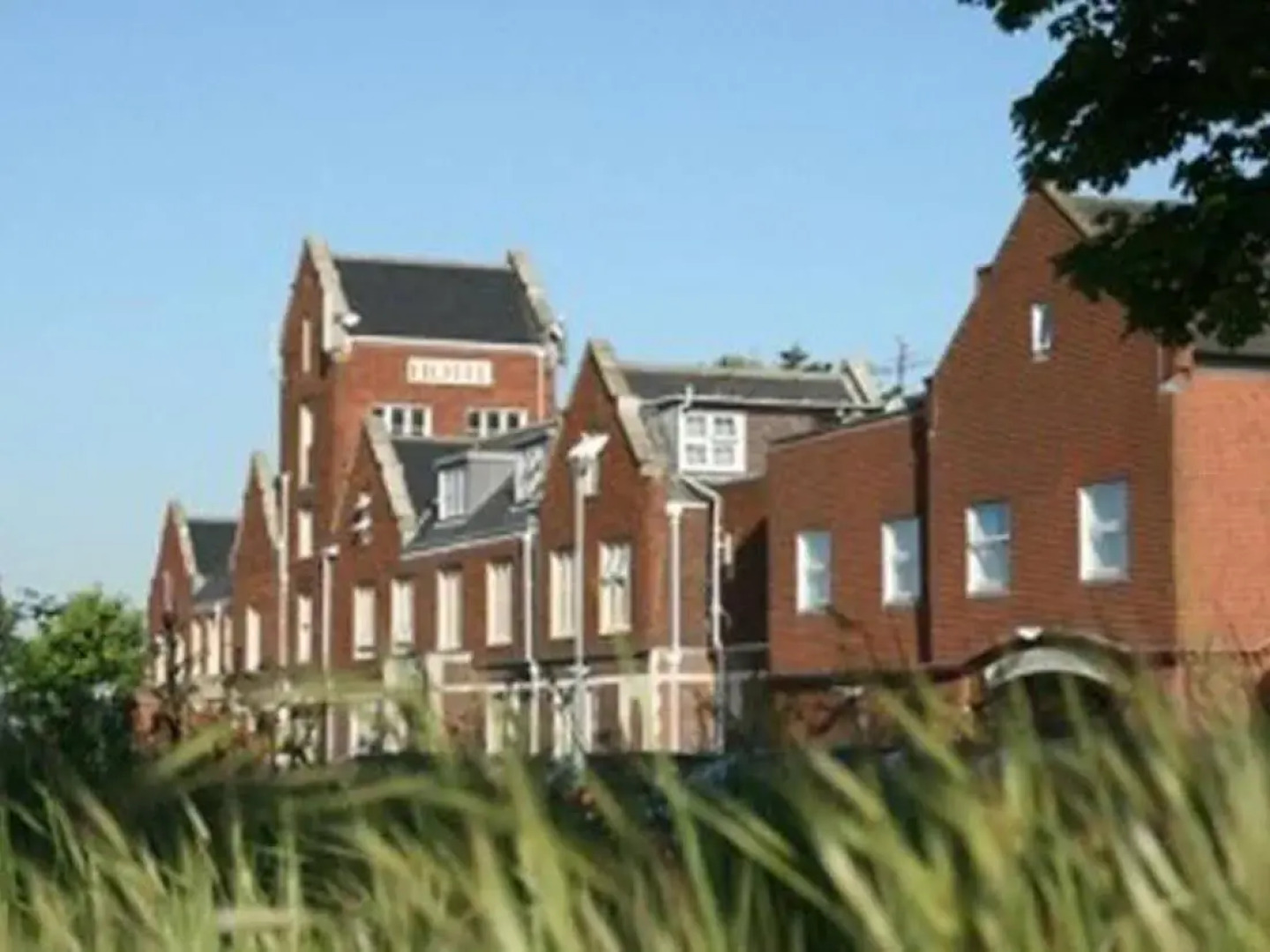 Surya Hogs Back Hotel and Spa