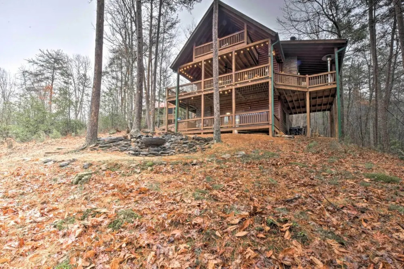 'long Pine Ridge' Cabin w/ Luxury Amenities!