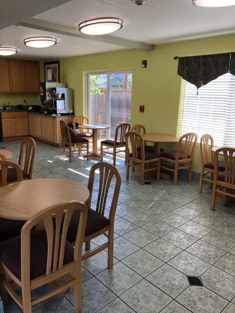 Cloverdale Wine Country Inn & Suites