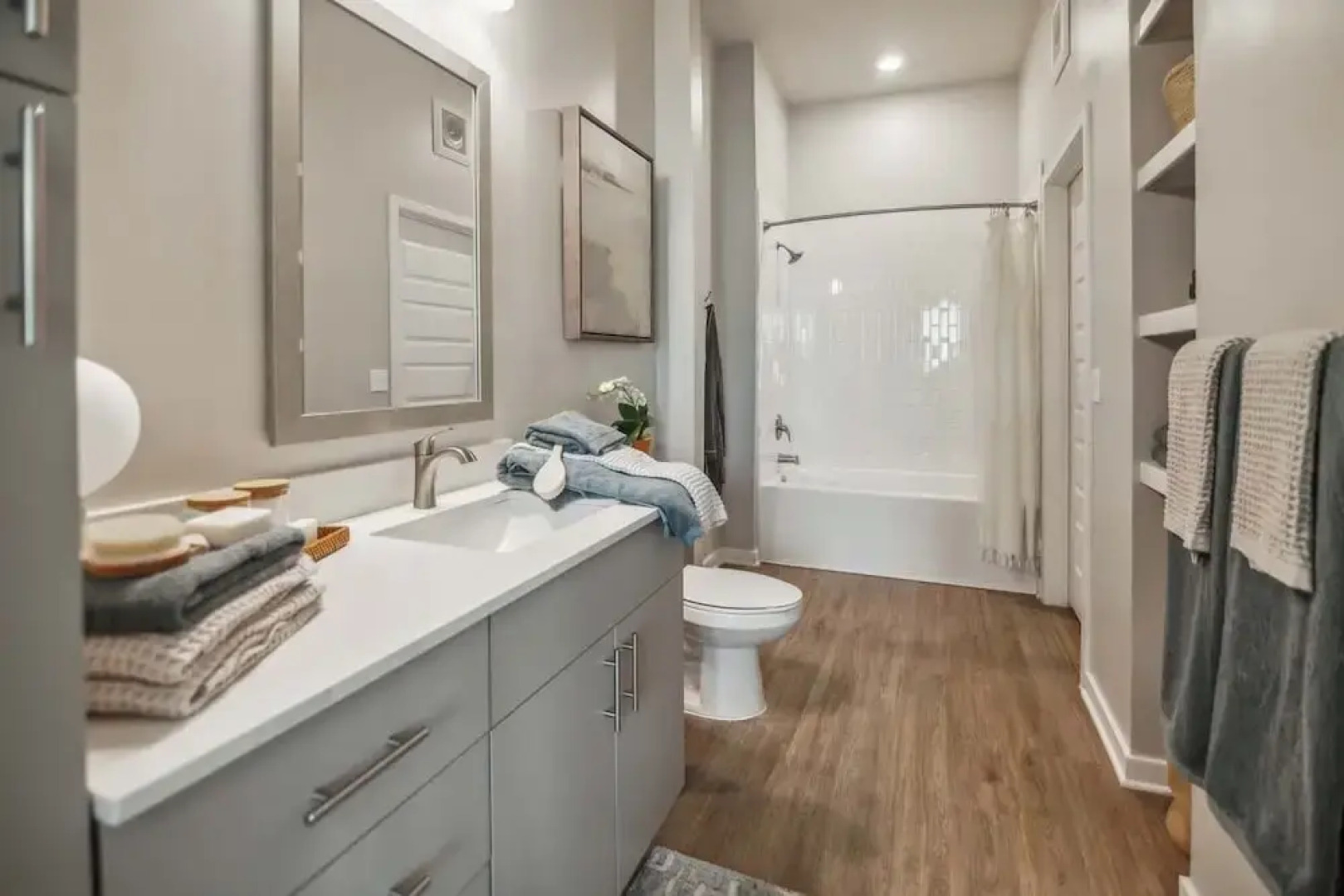 Landing Apartments near Sun City Center and Riverview