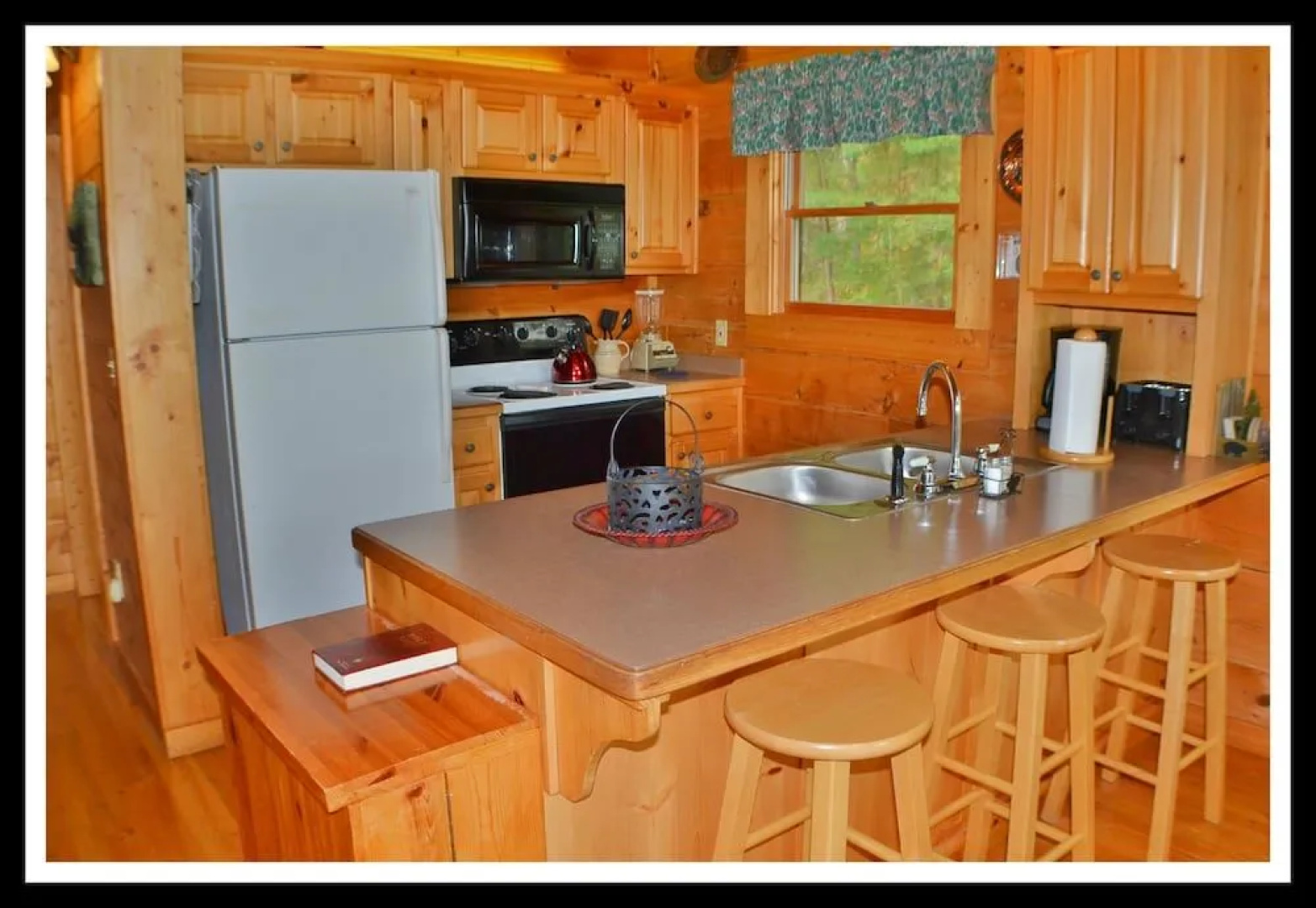 Eagles Point 3 Bedrooms 3 Bathrooms Cabin