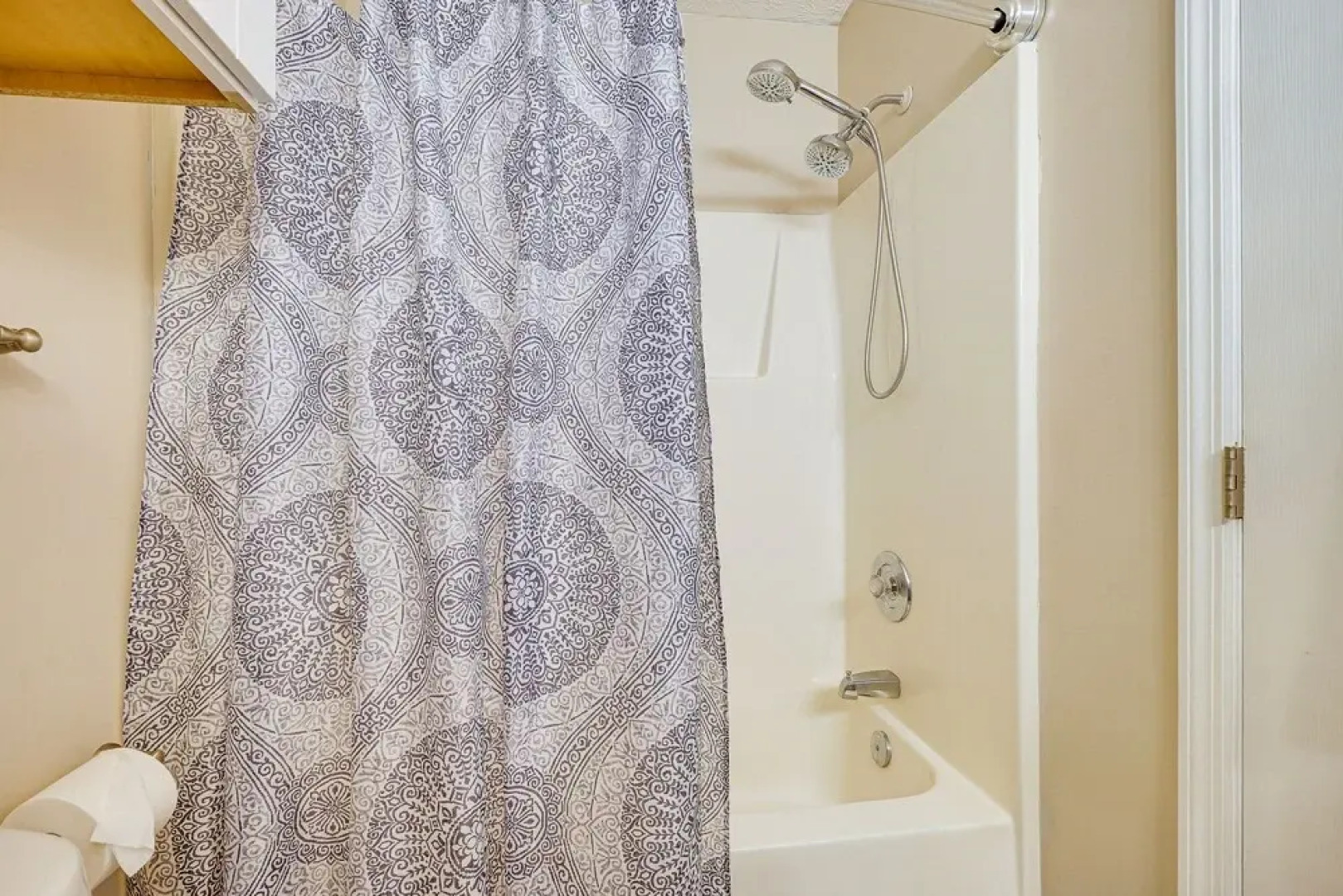 Wilmington Home ~ 7 Mi to Wrightsville Beach!