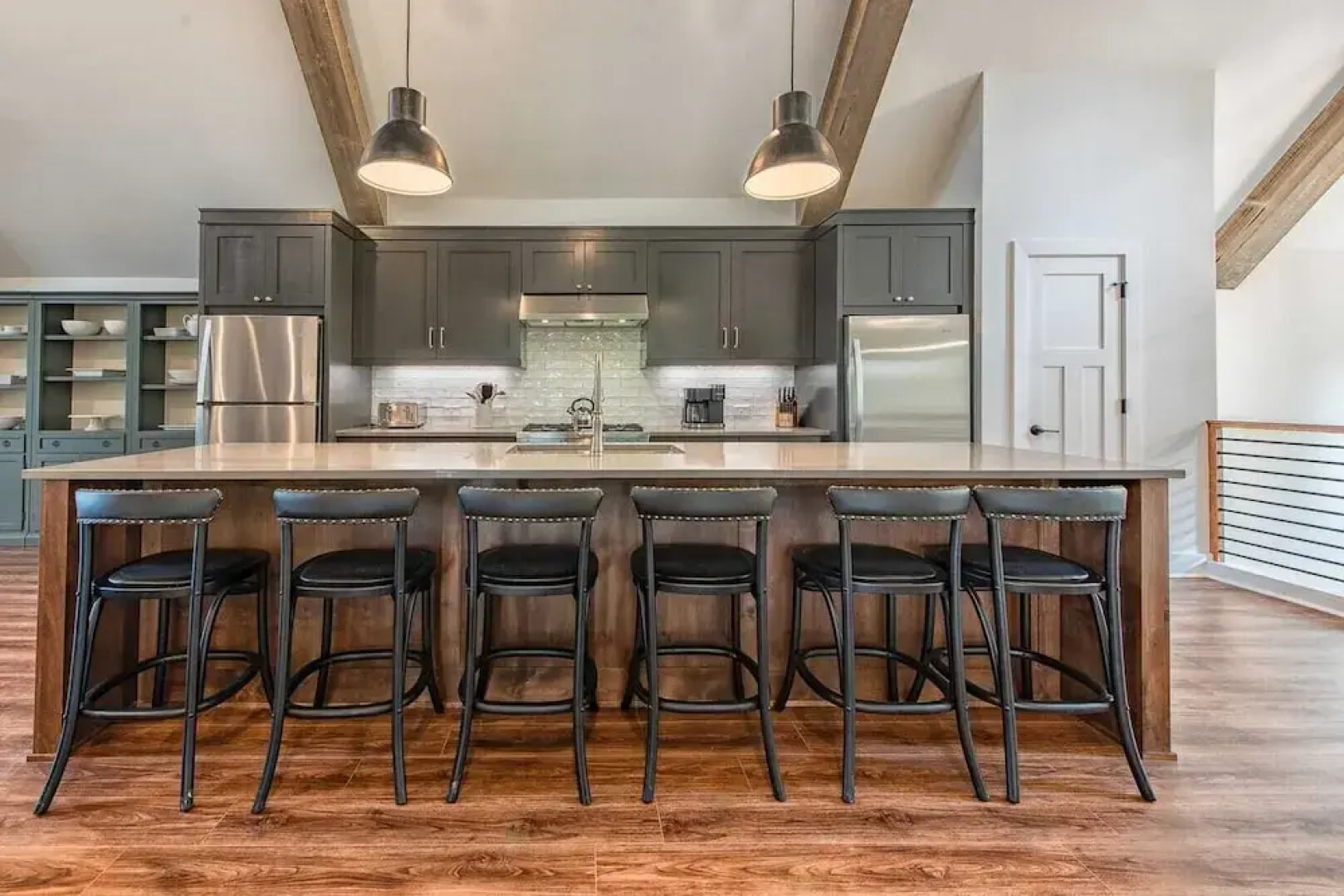 Azalea Retreat by Avantstay Sleeps 34 & Pool