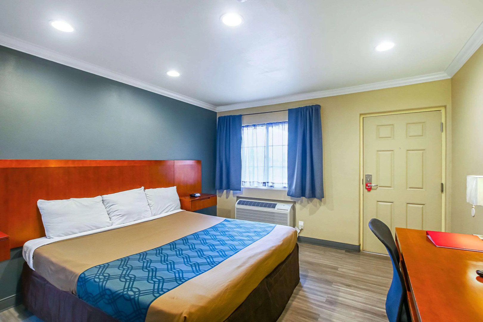 Econo Lodge San Bernardino I-215