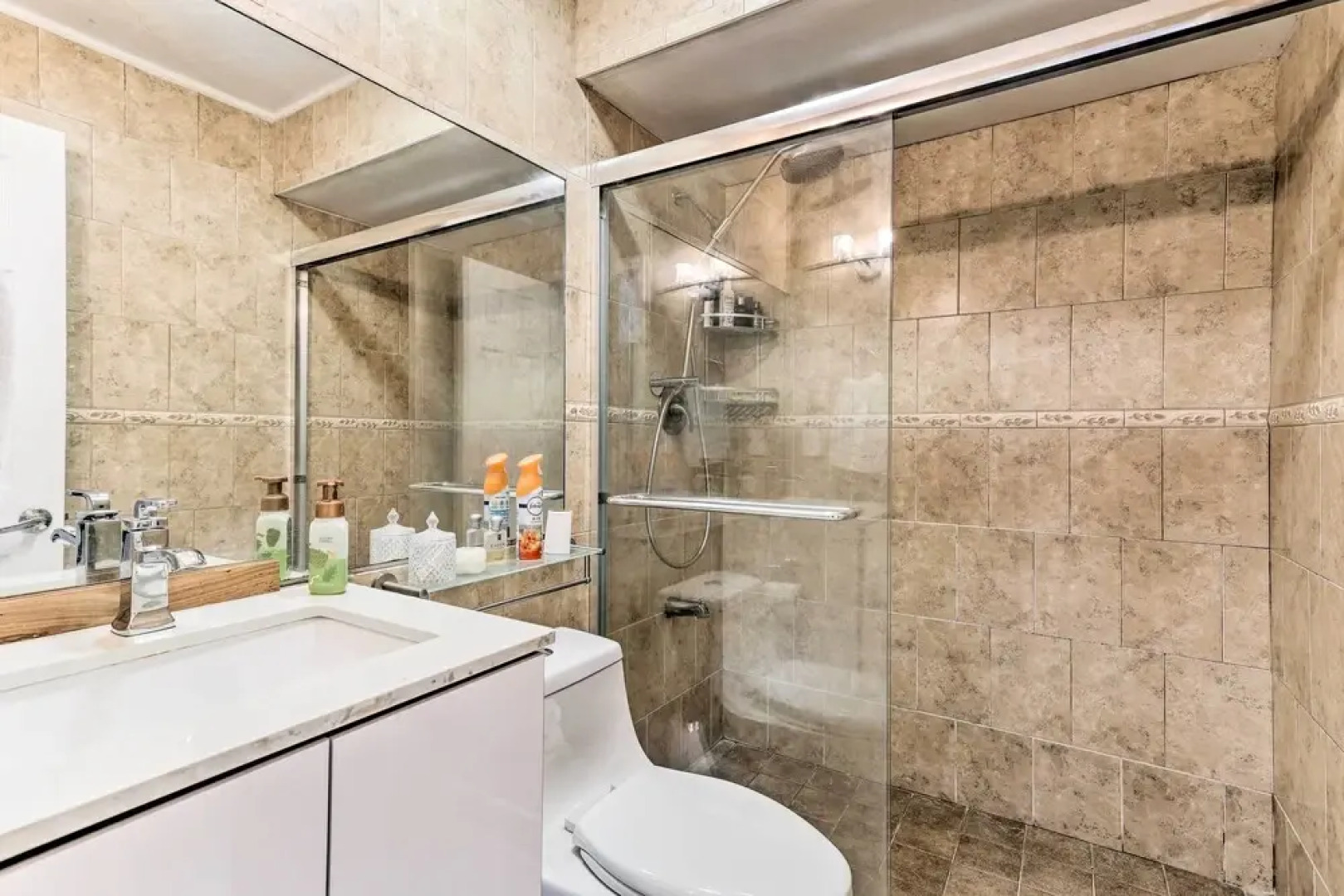 Sunny Miami Retreat - Pool, Patio & Gas Grill!