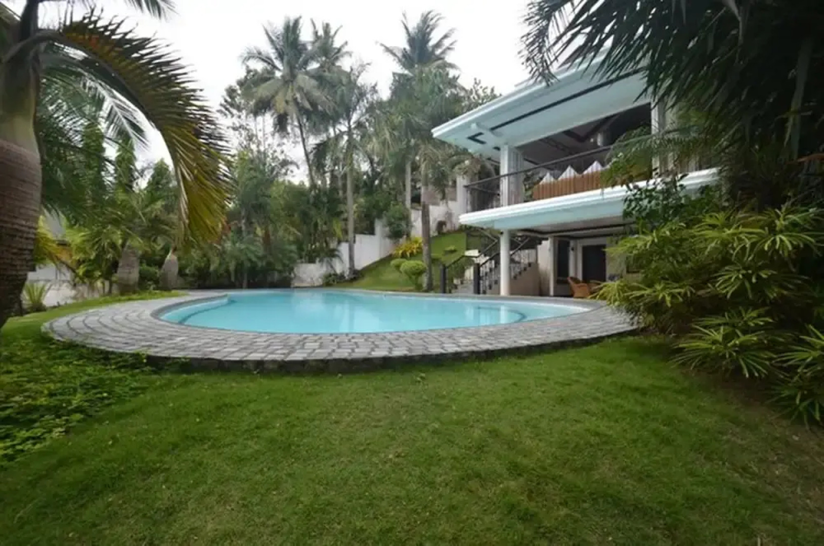 Robinland Vacation Home Badian