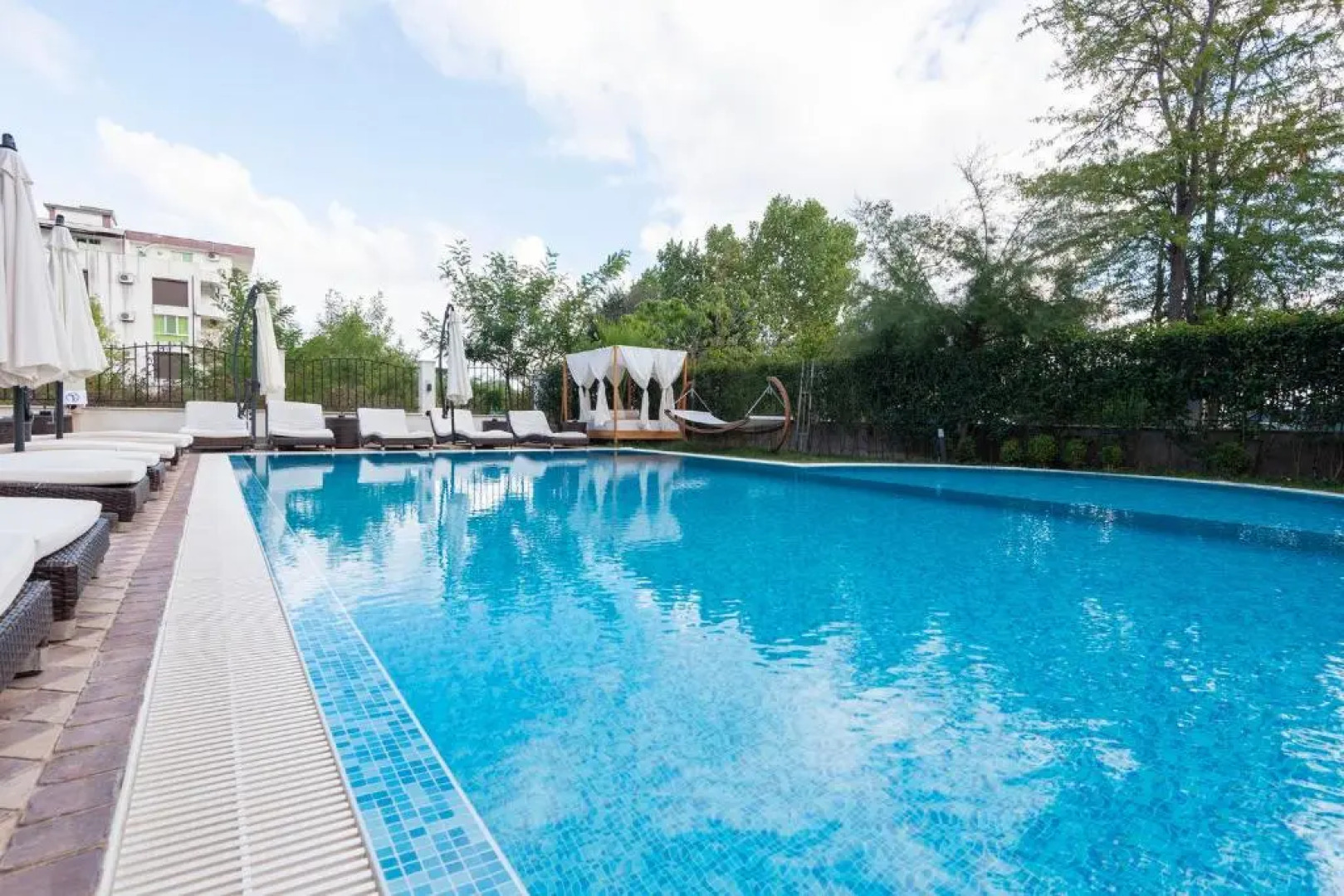 Green Paradise Deluxe Apartments