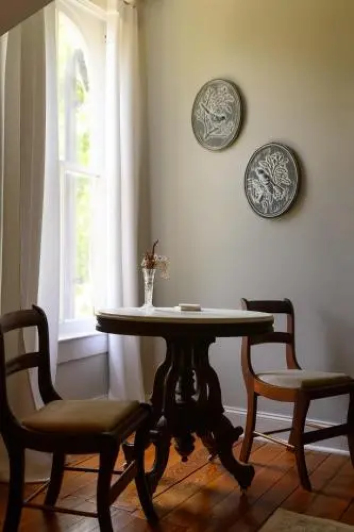 1823 Historic Rose Hill Inn