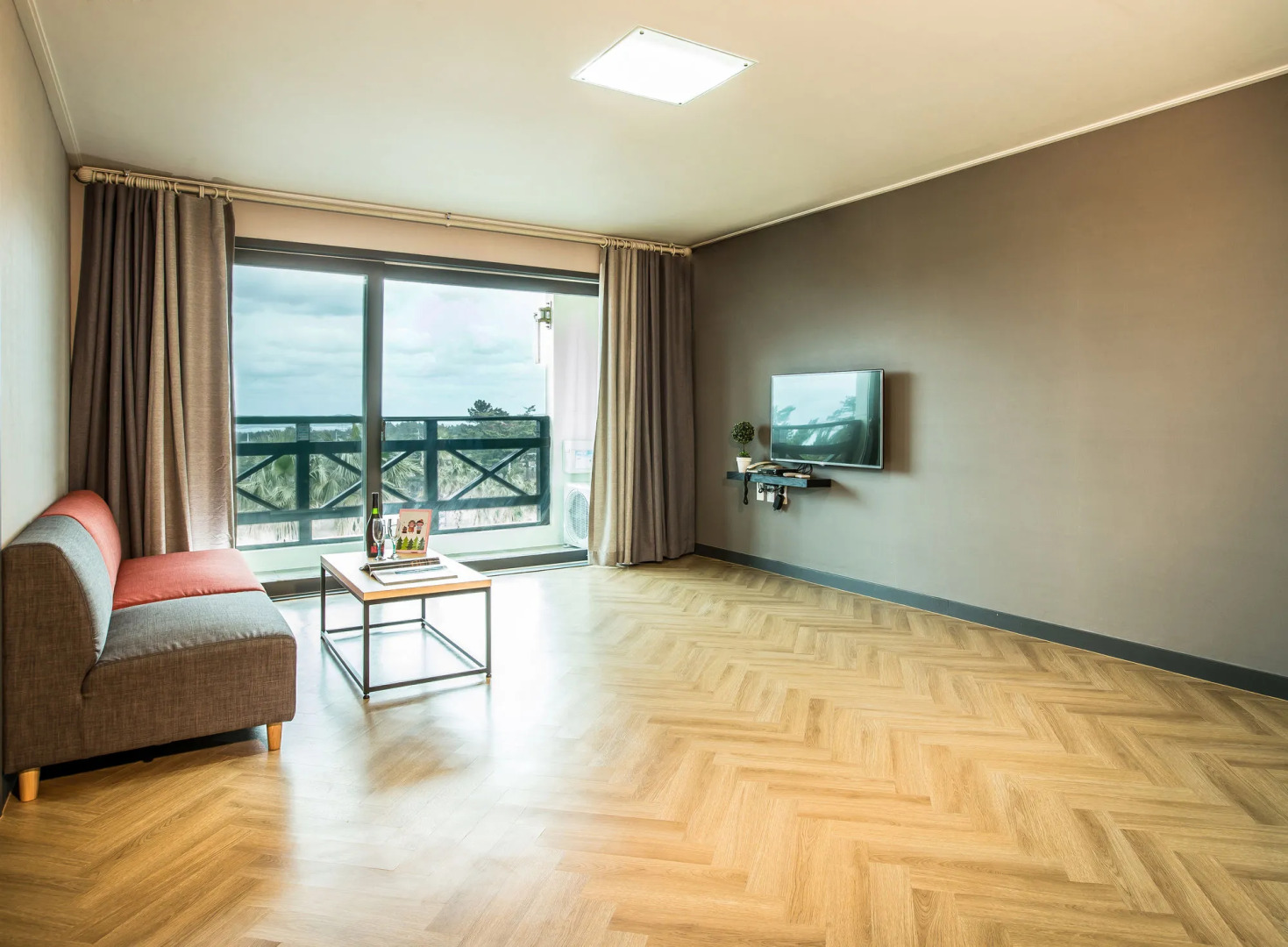 Whinstone Hotel and Resort