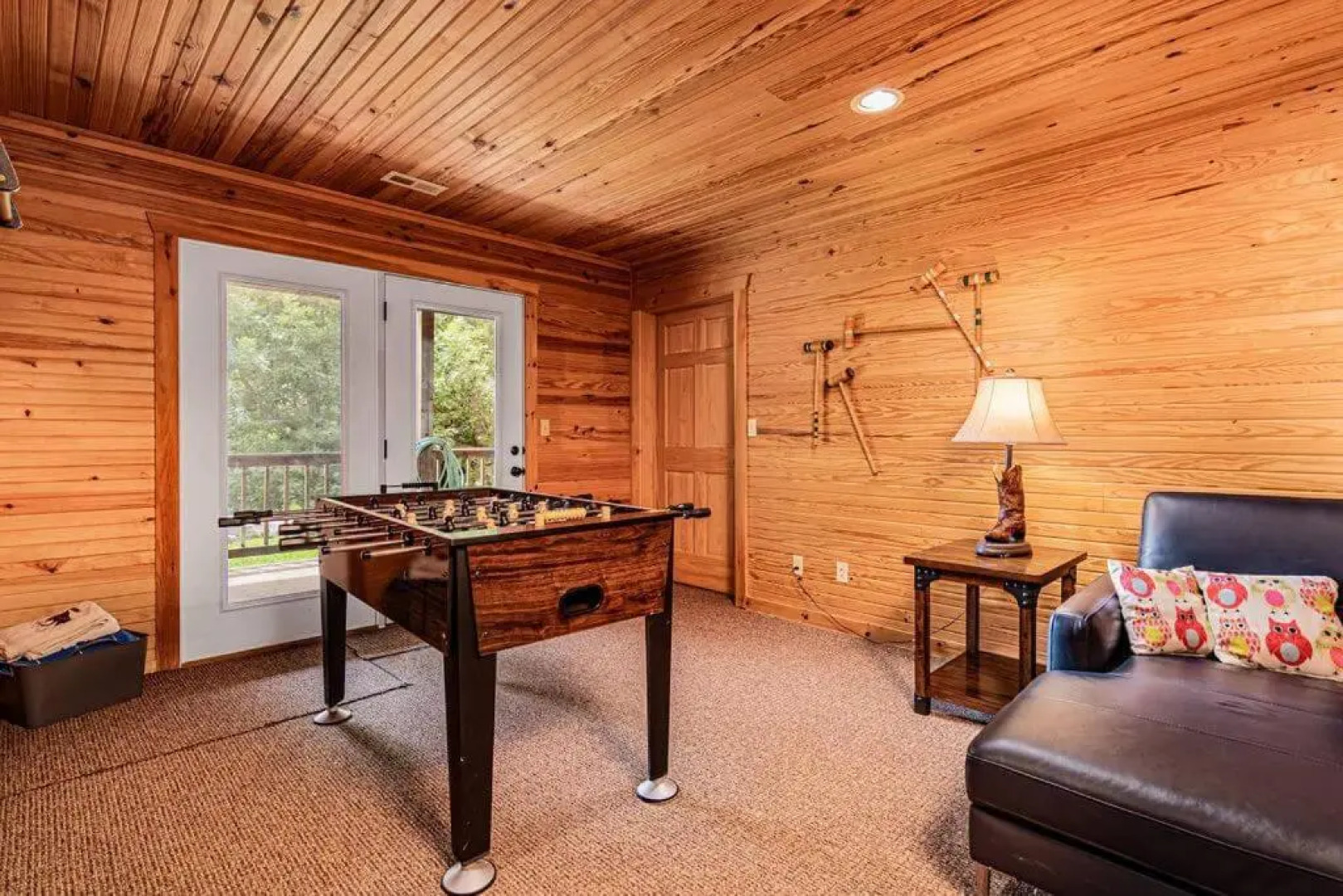 Luxury 2700 Sq Ft Log Cabin Private Hot Tub Game room Pool Table Best View