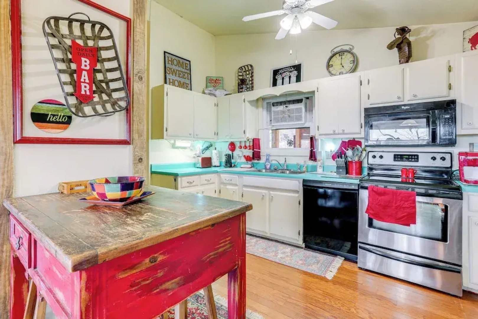 'the Treehouse' in Cherokee Village: Deck & Views