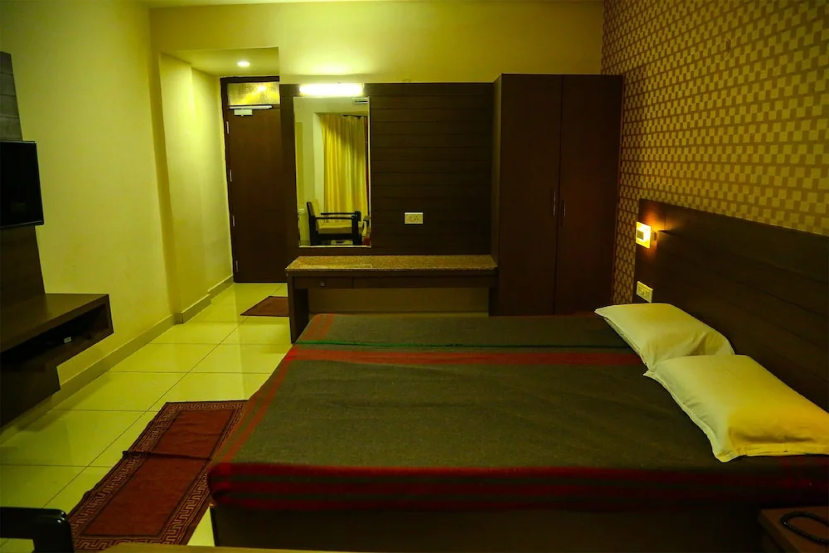 Iroomz Hotel Pawan