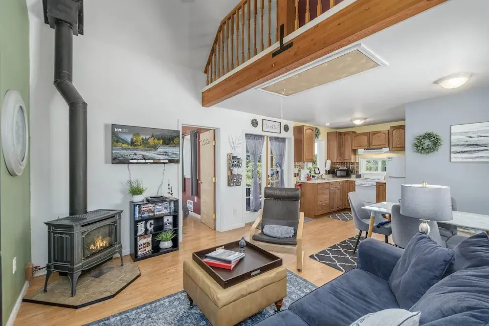 Beaver Hill Cabin Near Plain 2 Bedroom Home by NW Comfy Cabins by RedAwning
