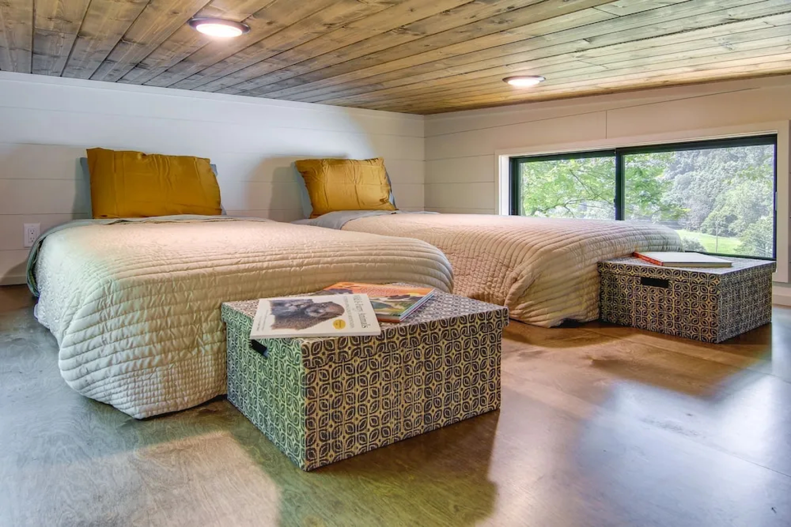 Upscale + Modern Tiny Cabin on Cane River!