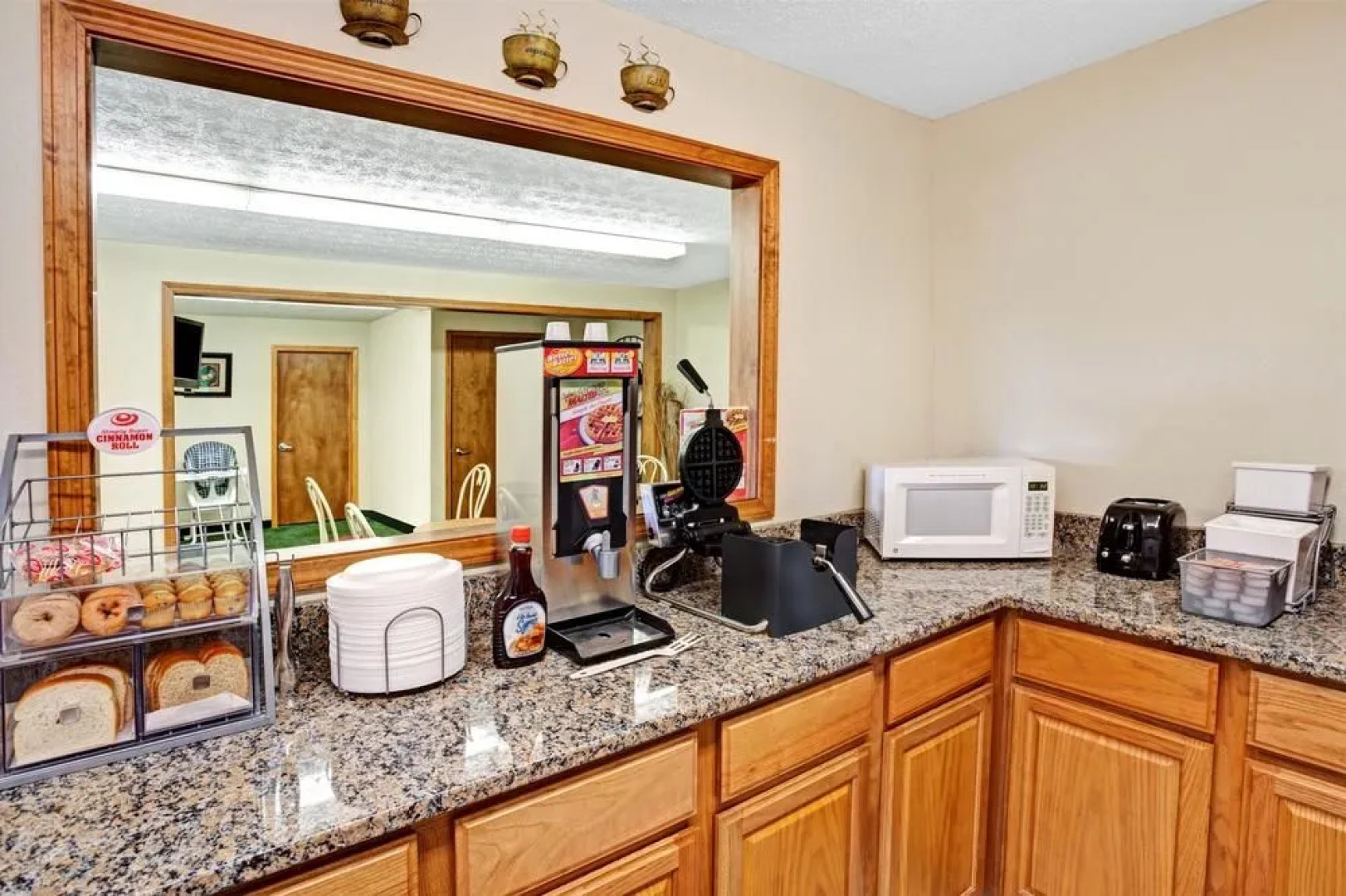 Super 8 Westlake/Cleveland