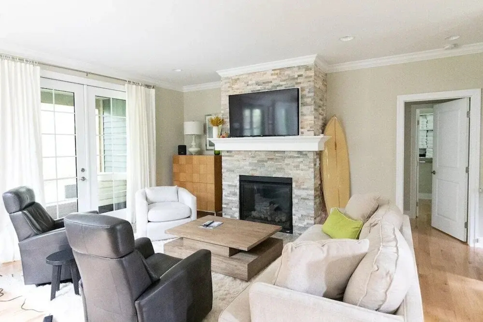 Third Coast Hideaway - Saugatuck - Douglas Downtown Area - Spacious & Spotless