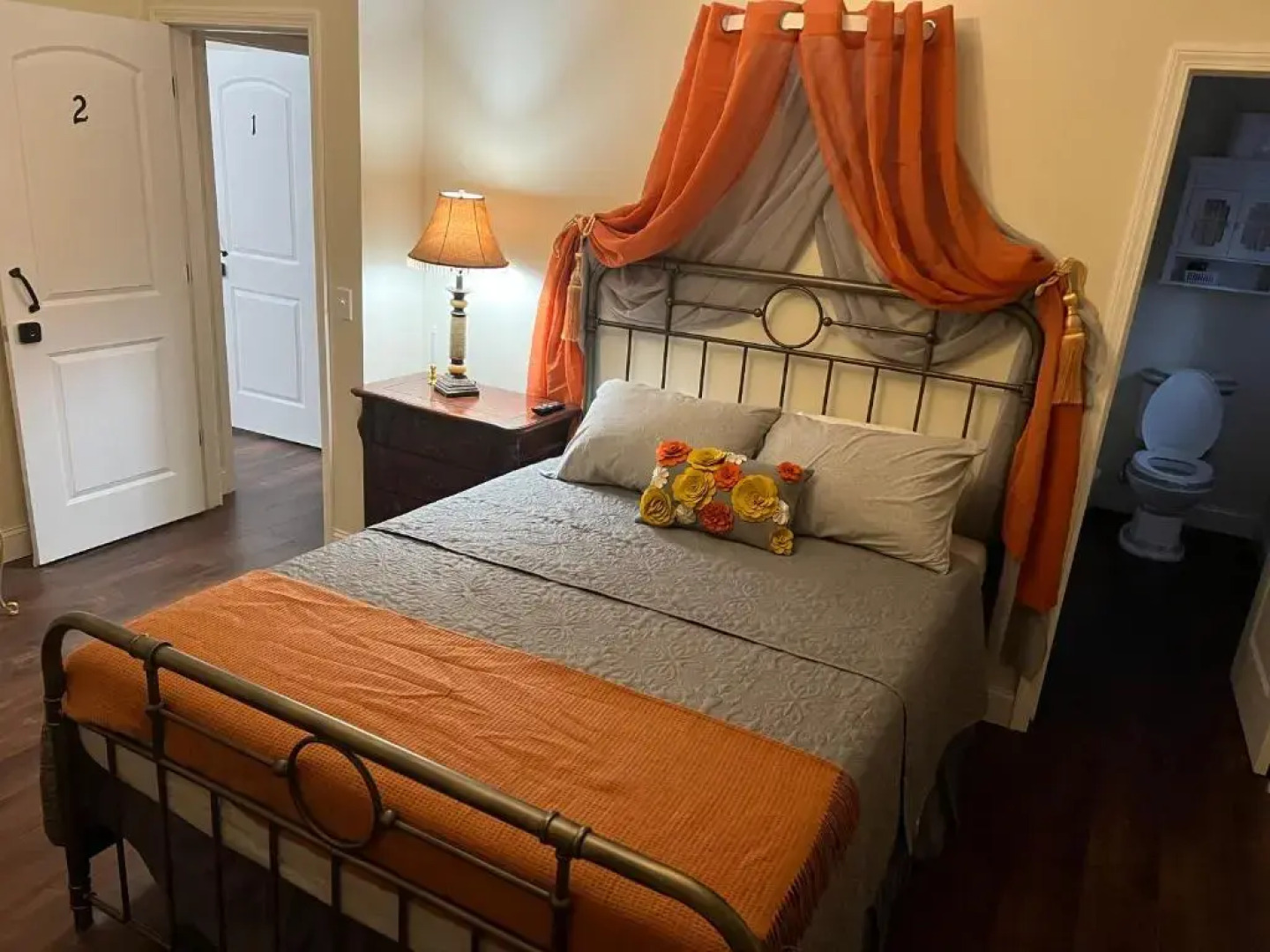 Holland Farmhouse Inn B & B