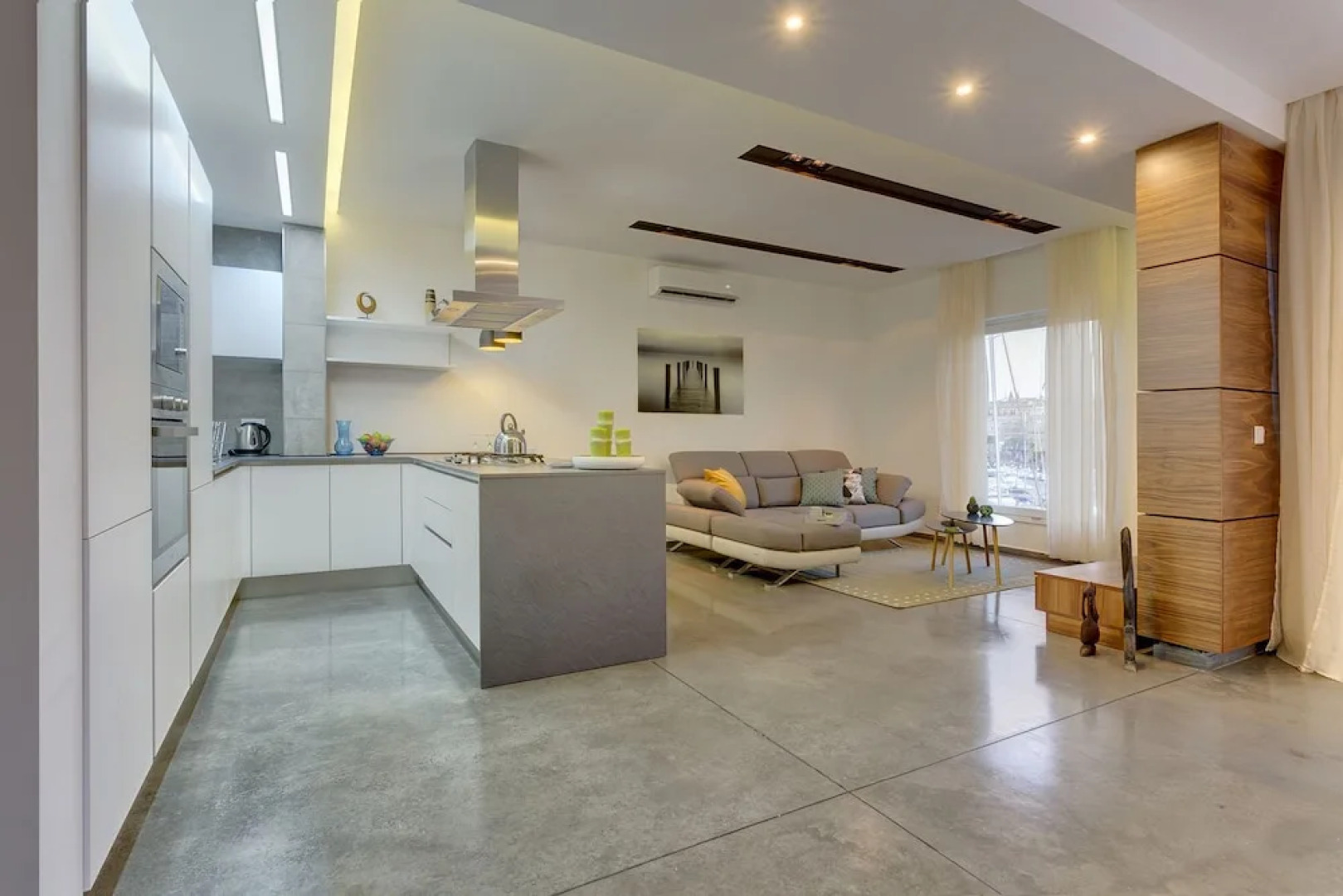 Luxury 3BR Apartment With Marina Views