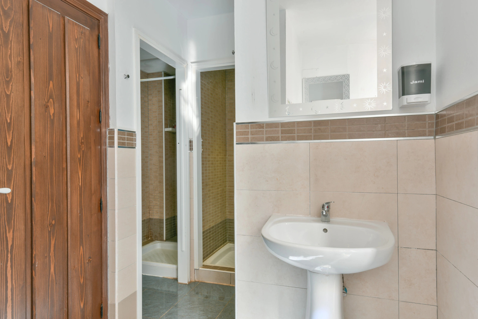 Feel Hostels City Center