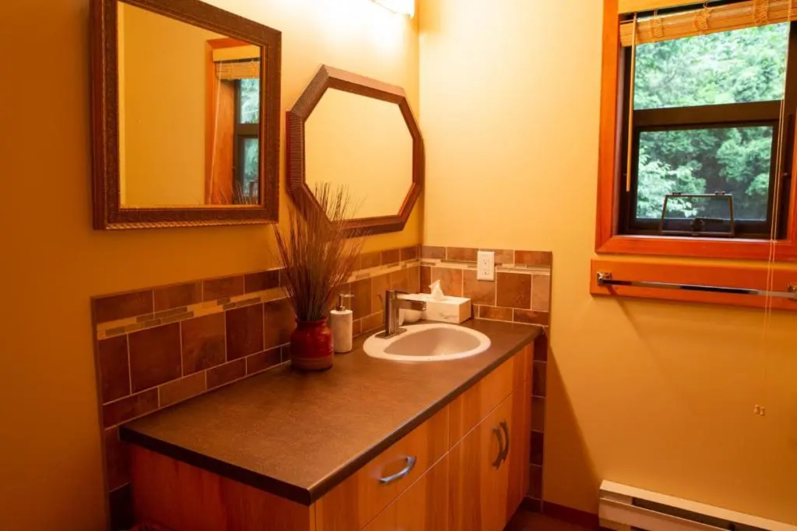 The Overlook, Luxury Lakeside Home with Dock