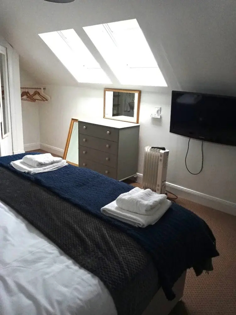 2 Bedrooms/sleeps 4/free Wifi/parking/outdoor Area