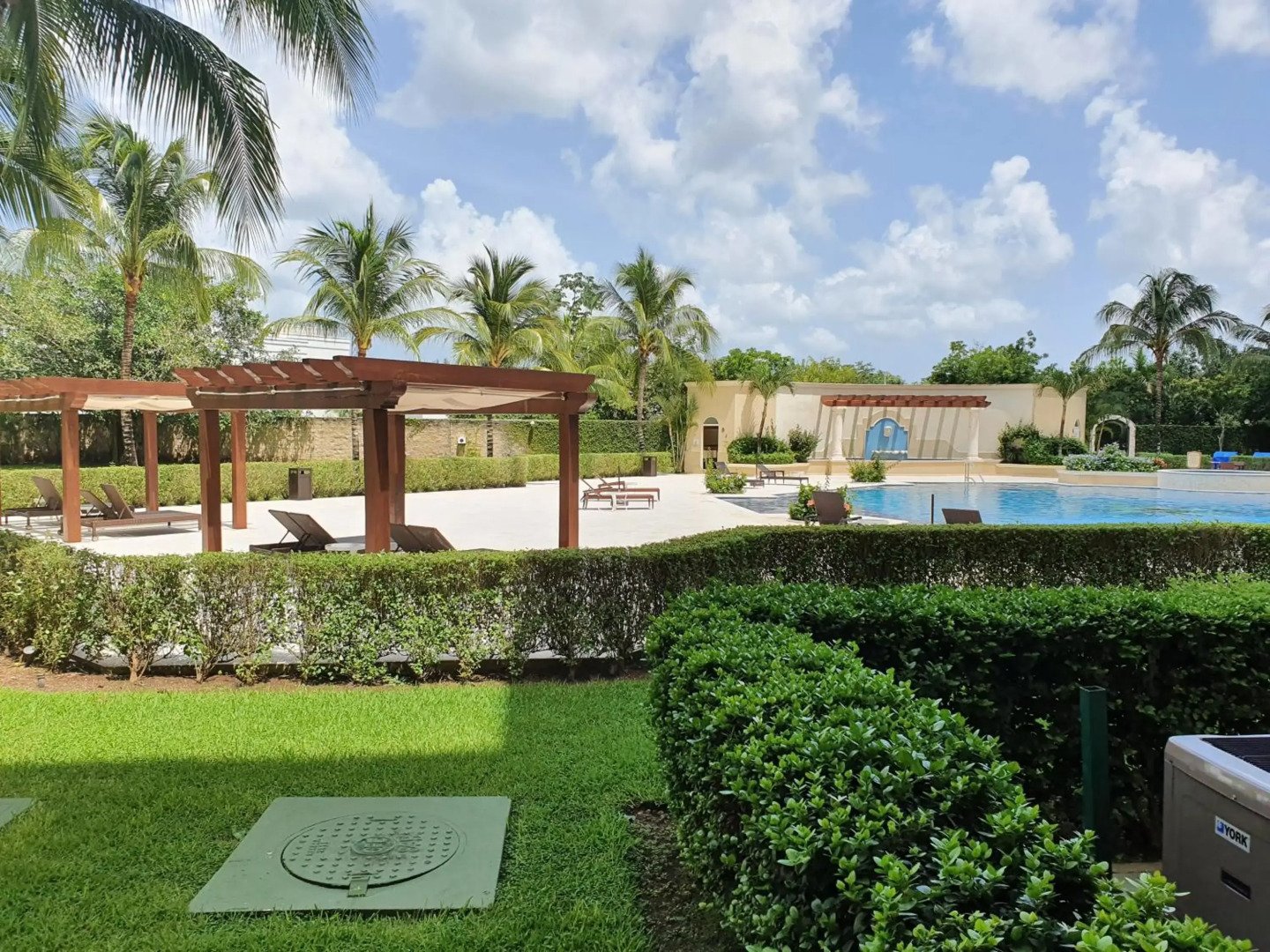 Villa Segovia @ Landmark by the Sea