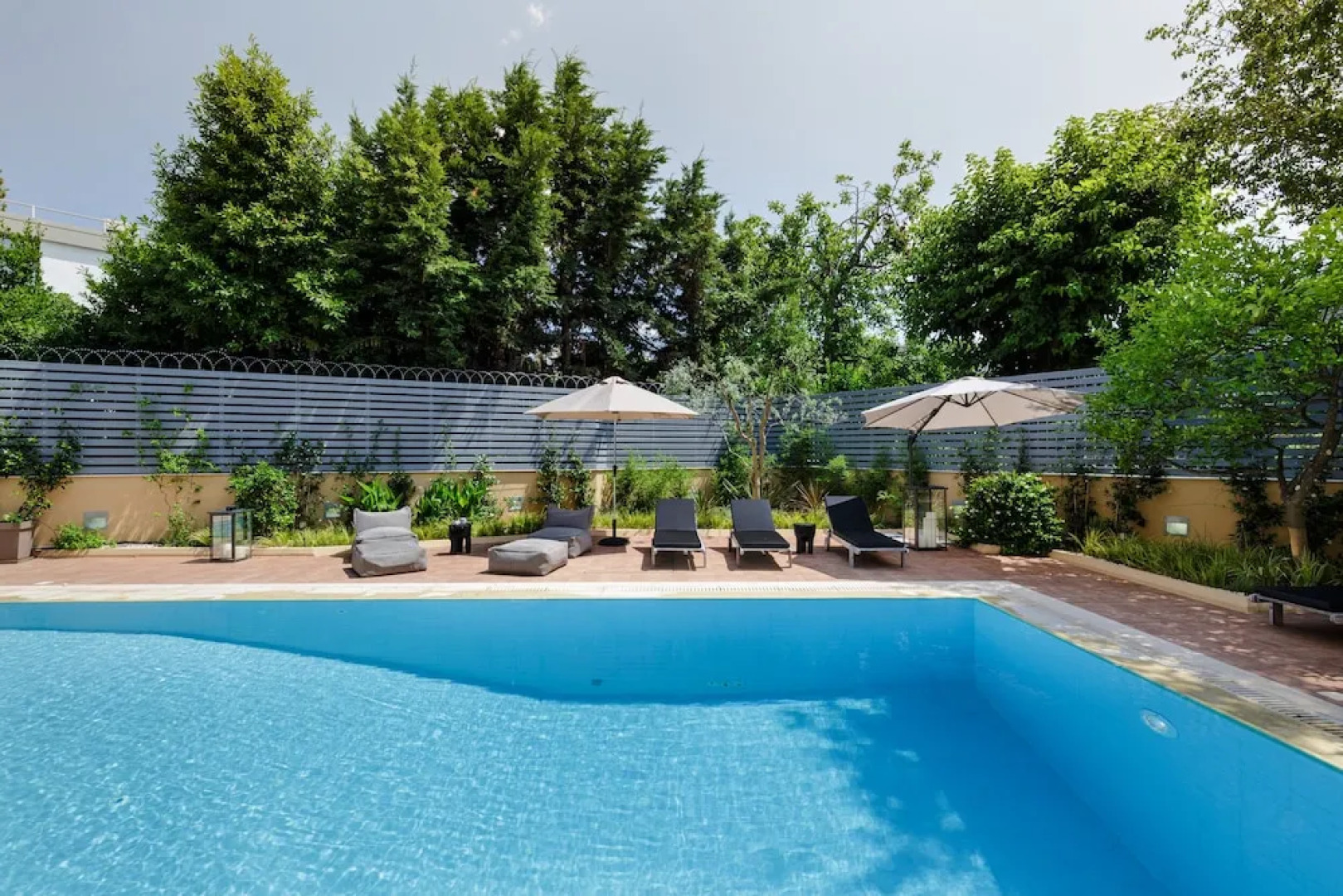 Eos Urban Villa by Upstreet