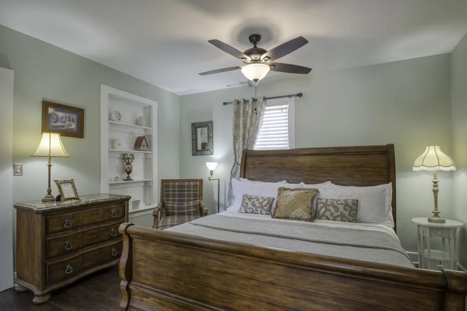 Victorian House Bed & Breakfast