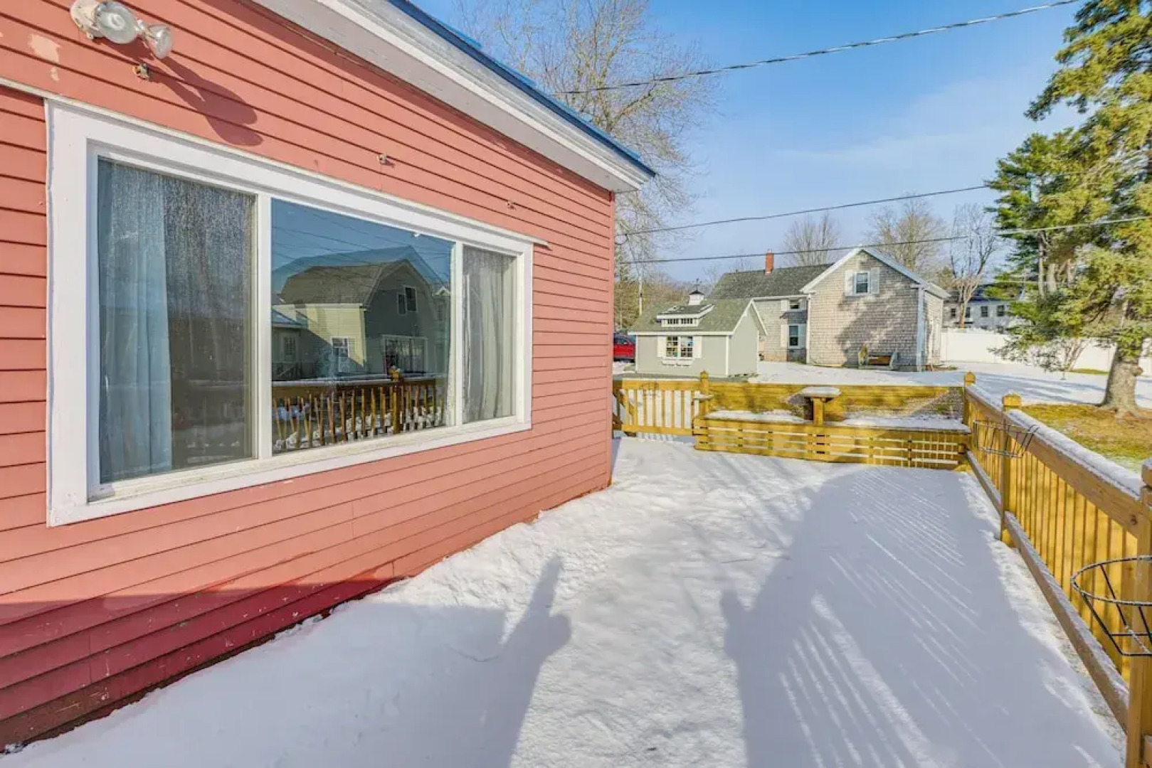 Close to Dtwn Bangor: Inviting Maine Home