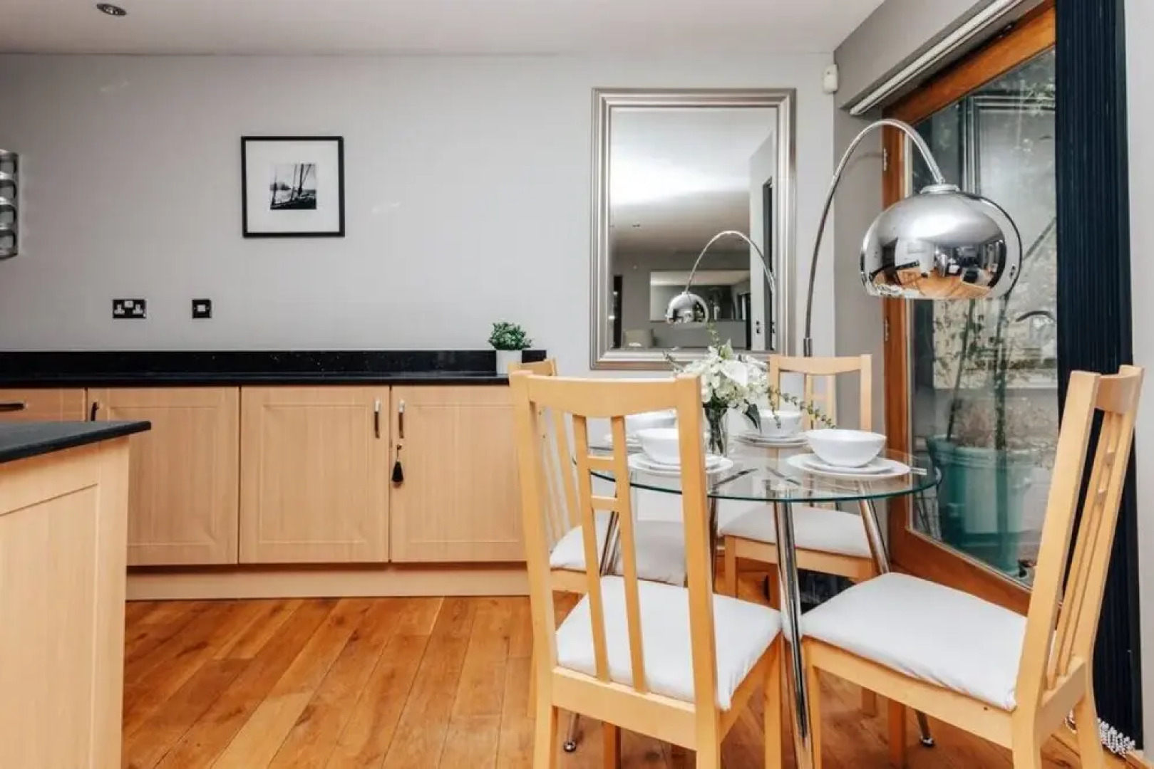 The Herringbone - 3 Bed With Parking Pet Friendly