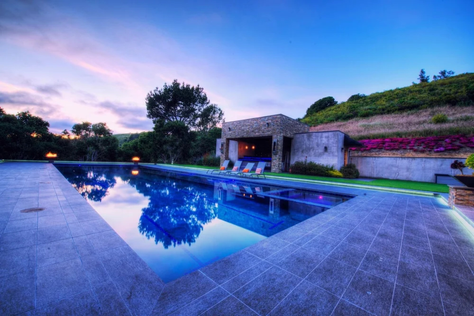 Lx1a: Luxury Contemporary Villa in The Middle of Nature