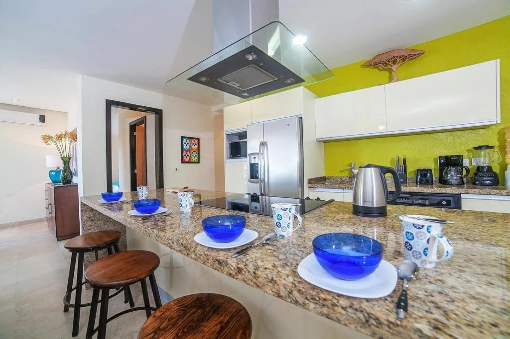 Pajaro de Fuego, Chelsea's Luxury Units