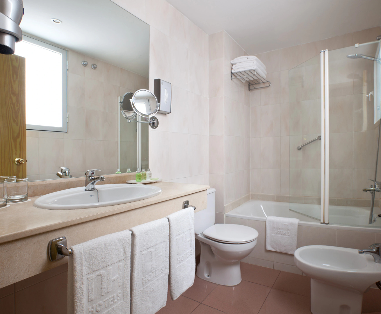 Отель NH Las Palmas Playa las Canteras