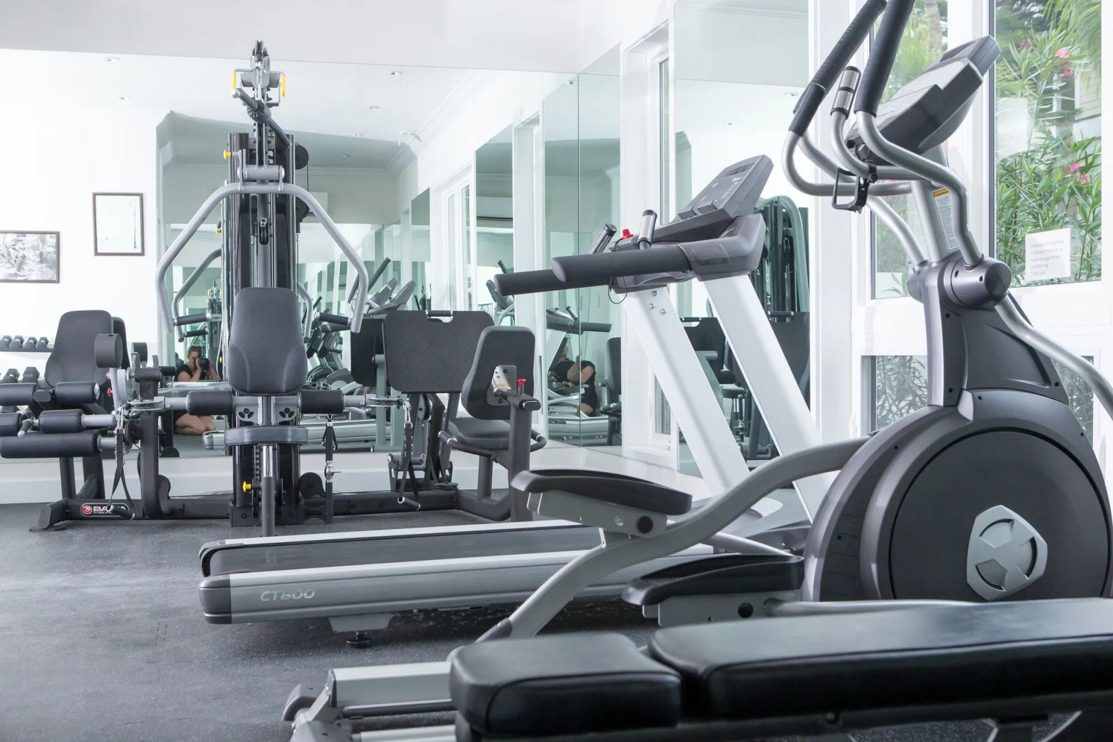 Coral Sands Inn & Cottages