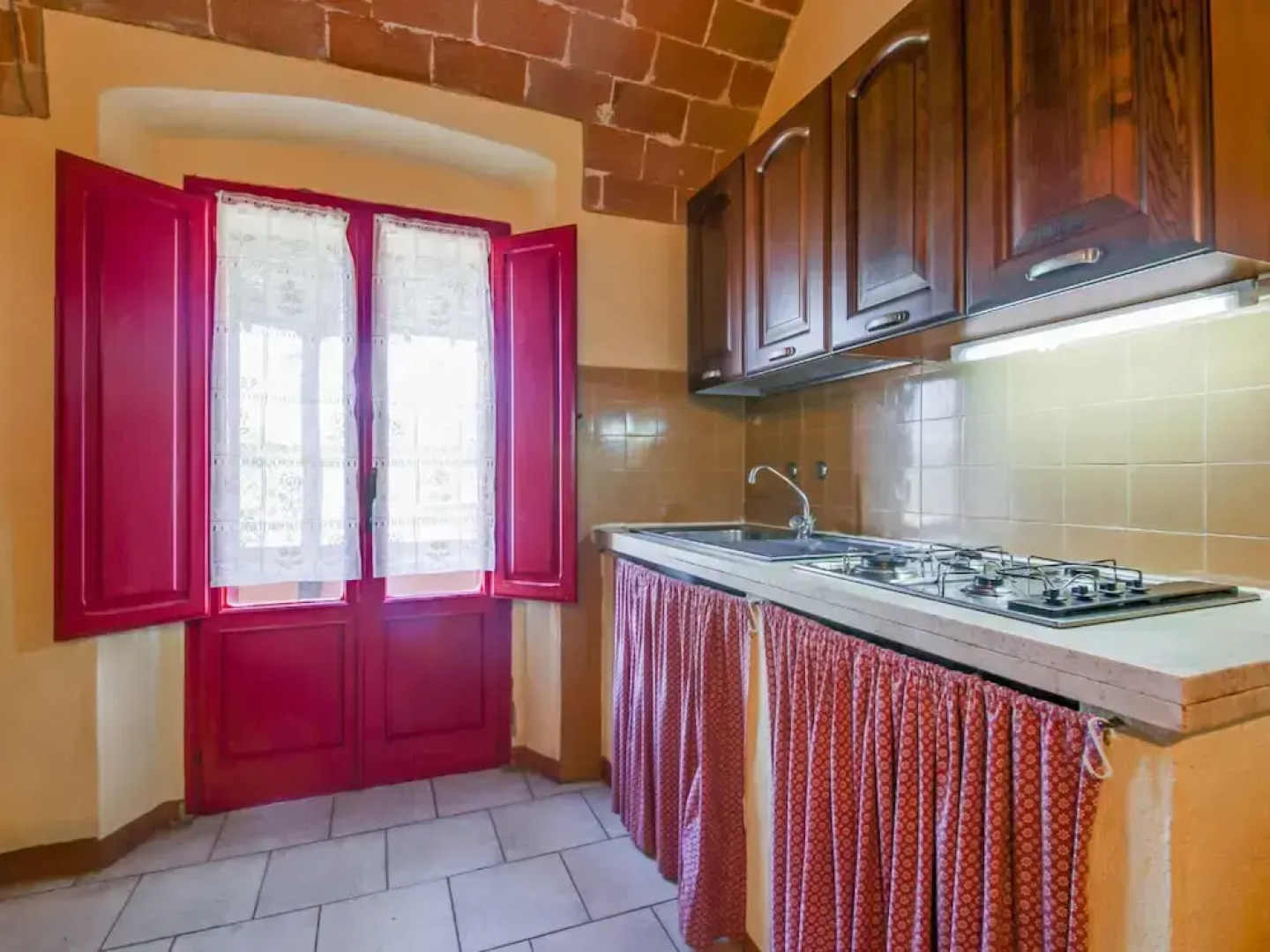 Farmhouse in Montescudaio with Shared Pool near Sea & Park