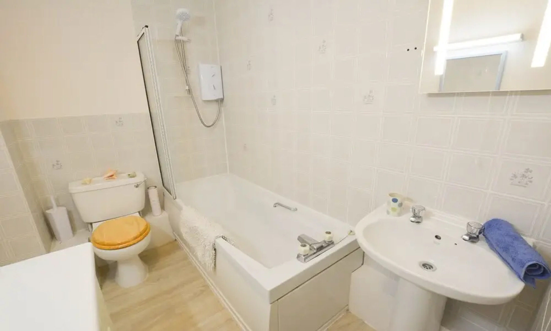 Clifton Court Apt 16 With Heated Pool