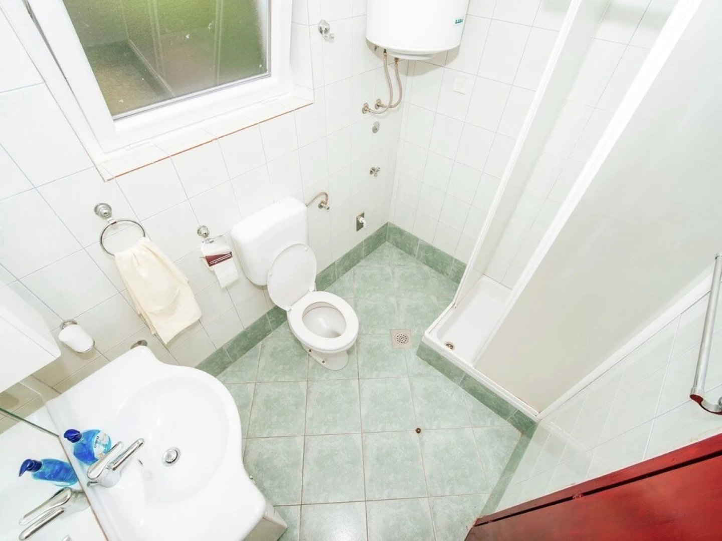 Spacious Apartment with Terrace in Banj