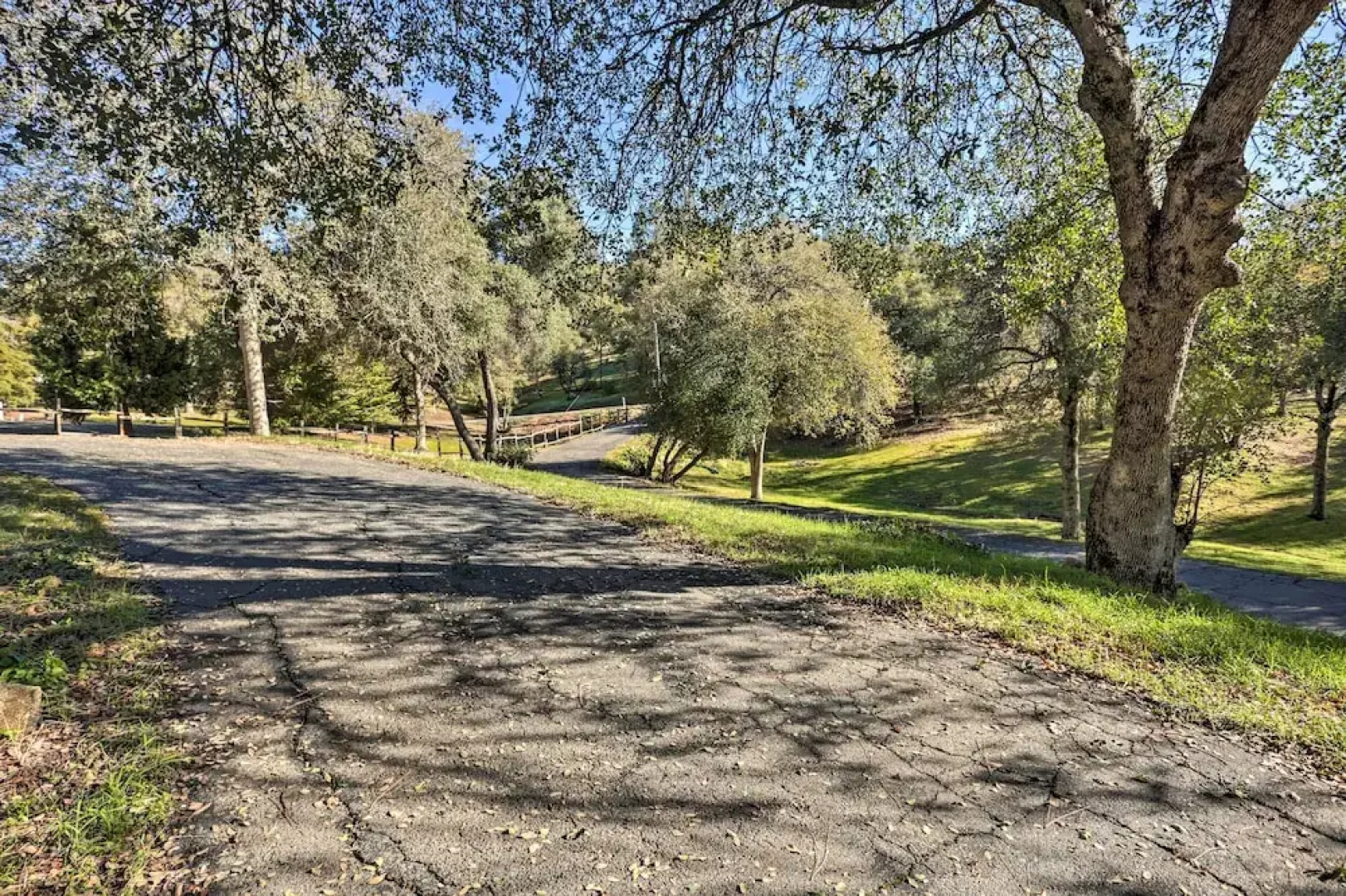 Yosemite Home w/ Deck < 4 Mi to Bass Lake!