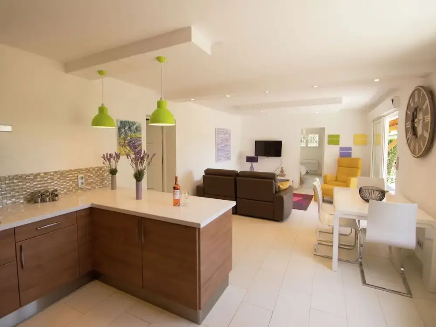 Detached Holiday Home on the Edge of a Vineyard at Châteauneuf-du-pape