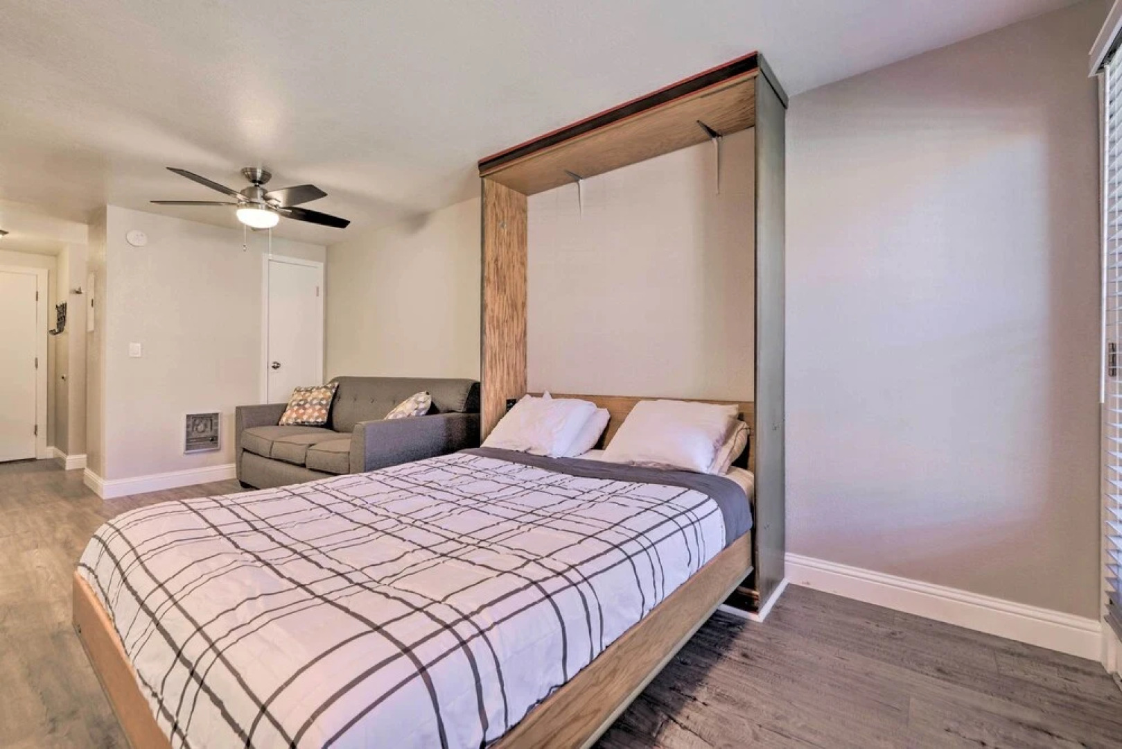 Cozy Studio w/ Balcony, Walk to Brian Head Resort!