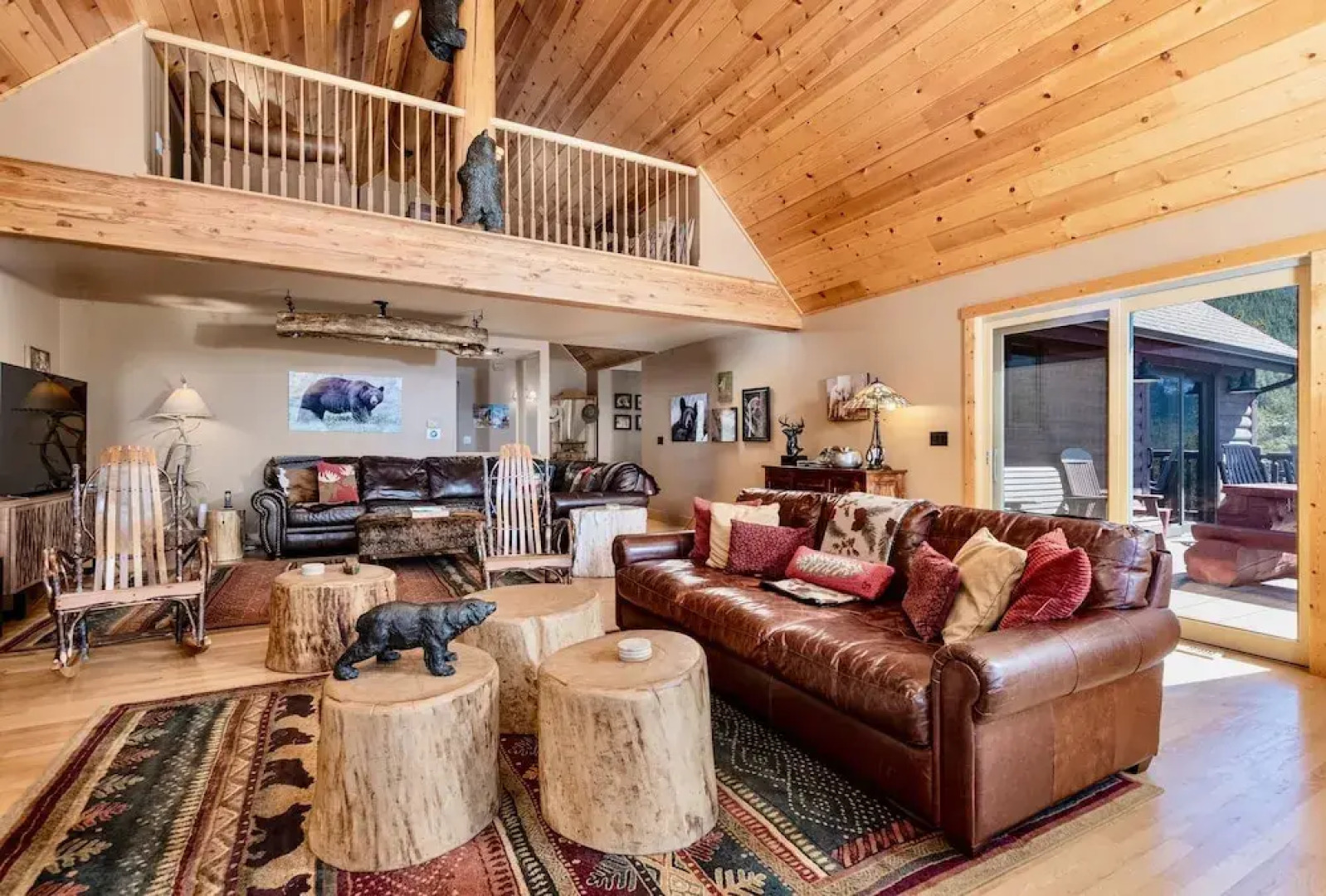 Awestruck Luxury Vacation  At Windcliff 3 Bedroom Home by RedAwning