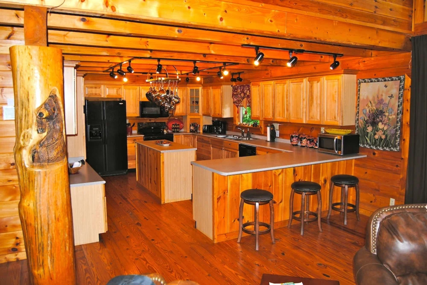 Wolfsong Lodge 5 Bedrooms 4.5 Bathrooms Cabin