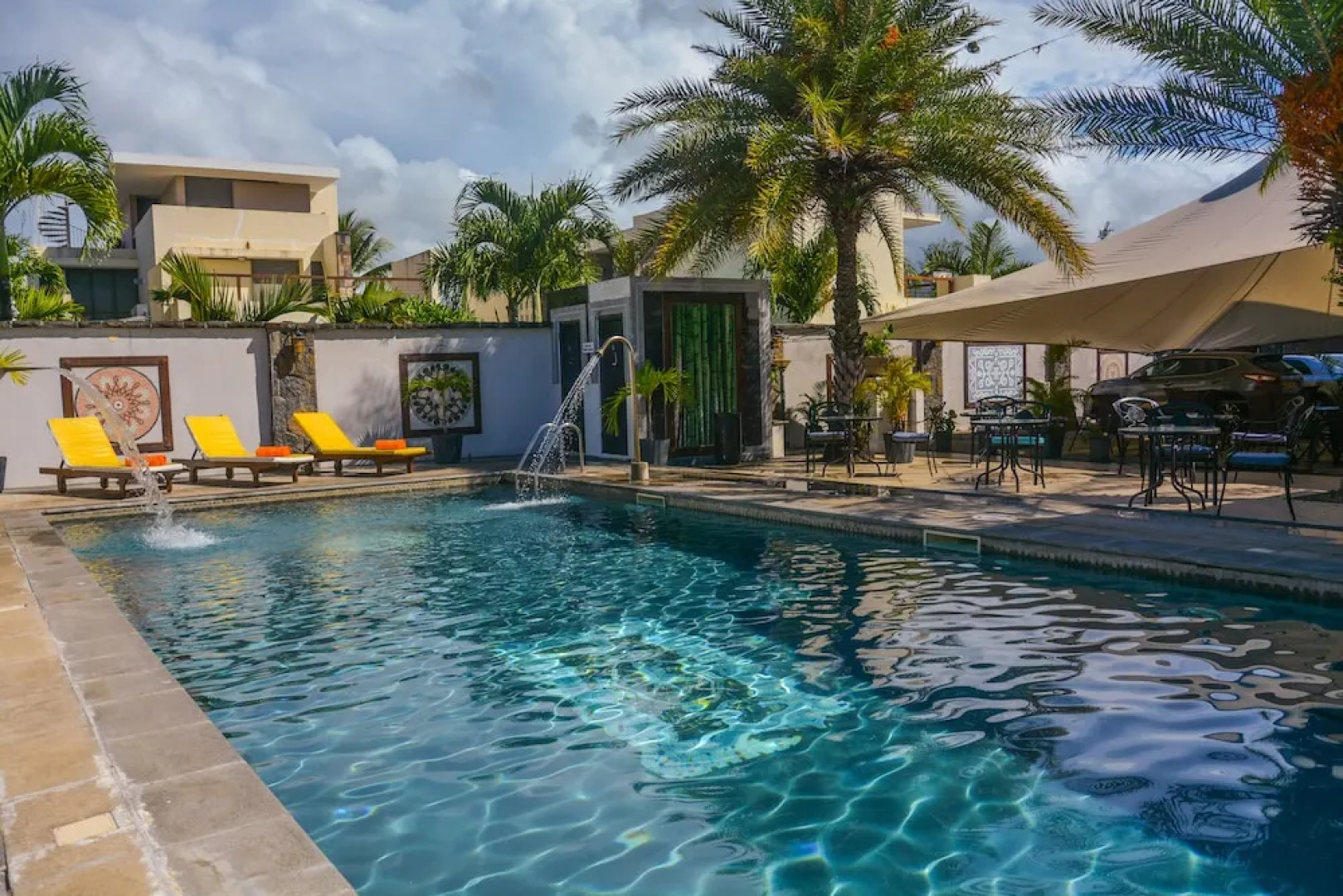 BurNas Beach & Apartments