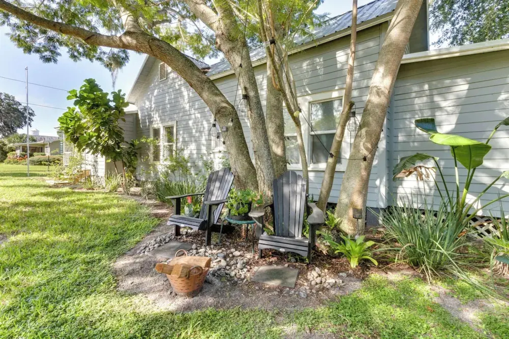 Fire Pit & Yard: Updated Winter Garden Home!